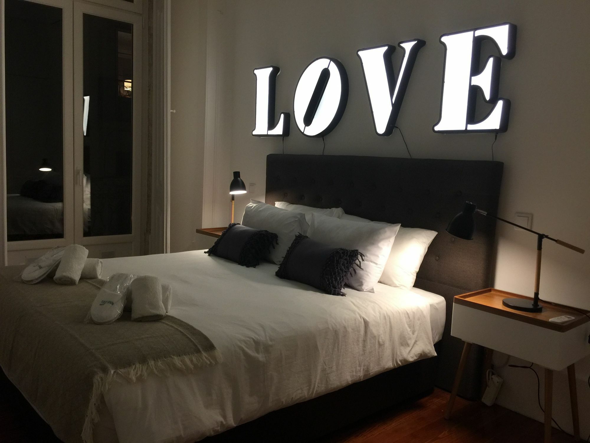 Sweet Inn Apartment - Chiado Luxury Lisbon Exterior photo